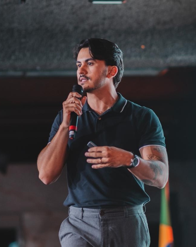 Rodrigo Vincenzi no palco